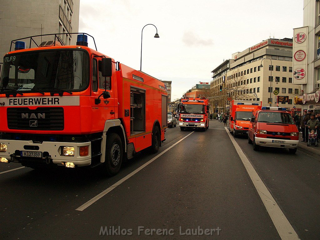 Feuer Koeln Muelheim Frankfurterstr Wiener Platz P59.JPG